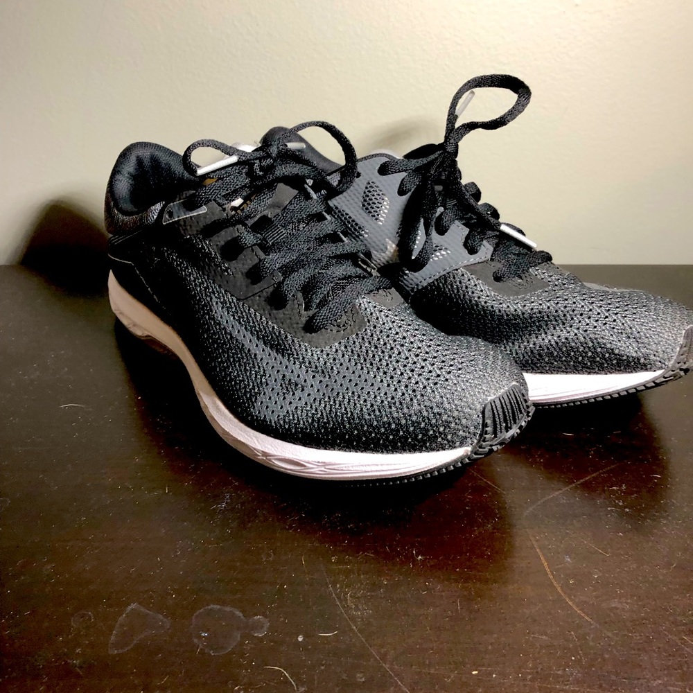 Mizuno gym shoe